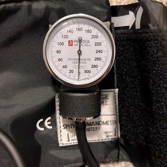 NIB 🩺🫀 BASIC ANEROID ADULT MEDICAL SPHYGMOMANOMETER BLOOD PRESSURE CUFF w/BAG - Picture 7 of 11